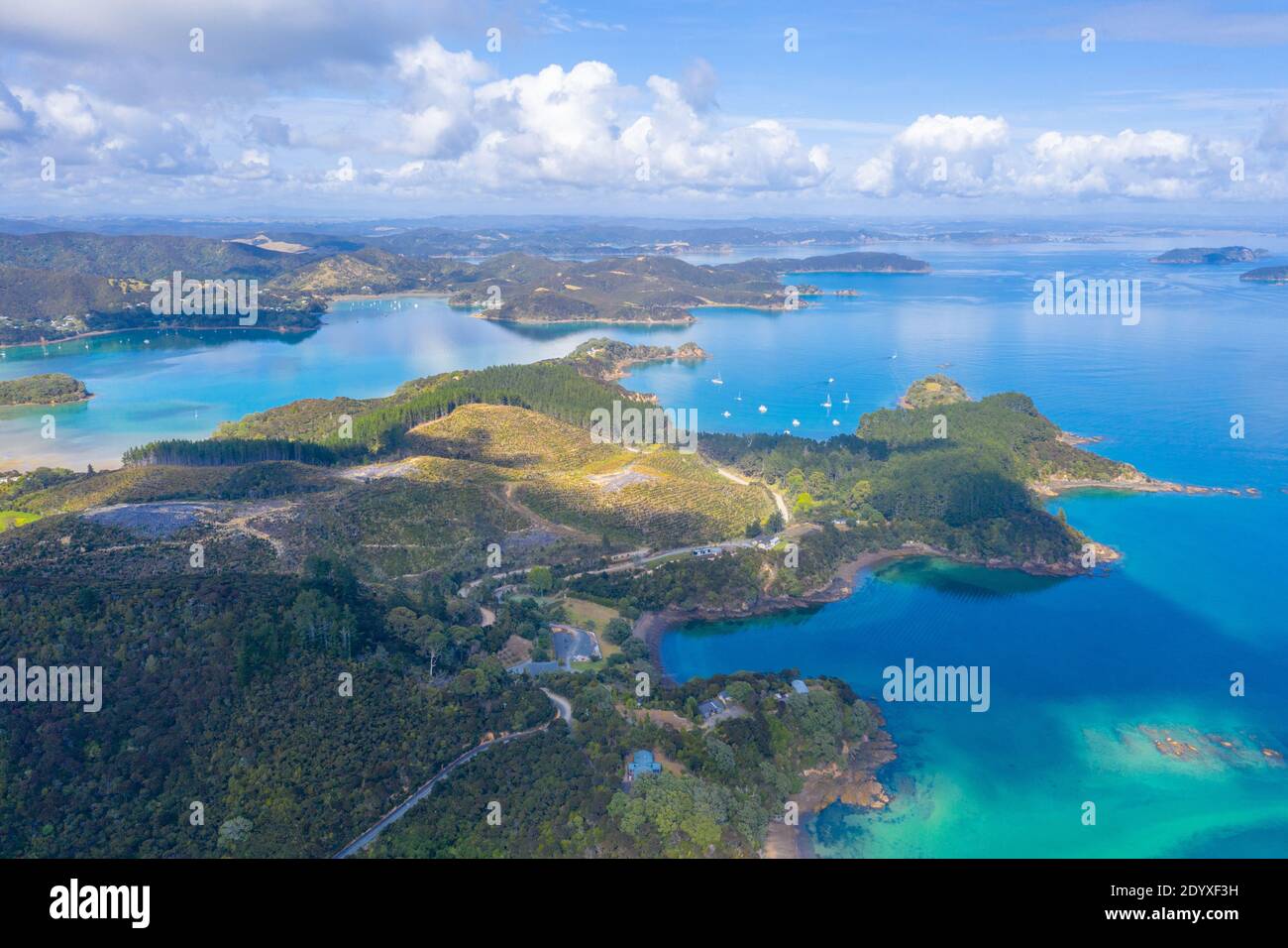 Luftaufnahme der Bucht von Inseln in Neuseeland Stockfoto