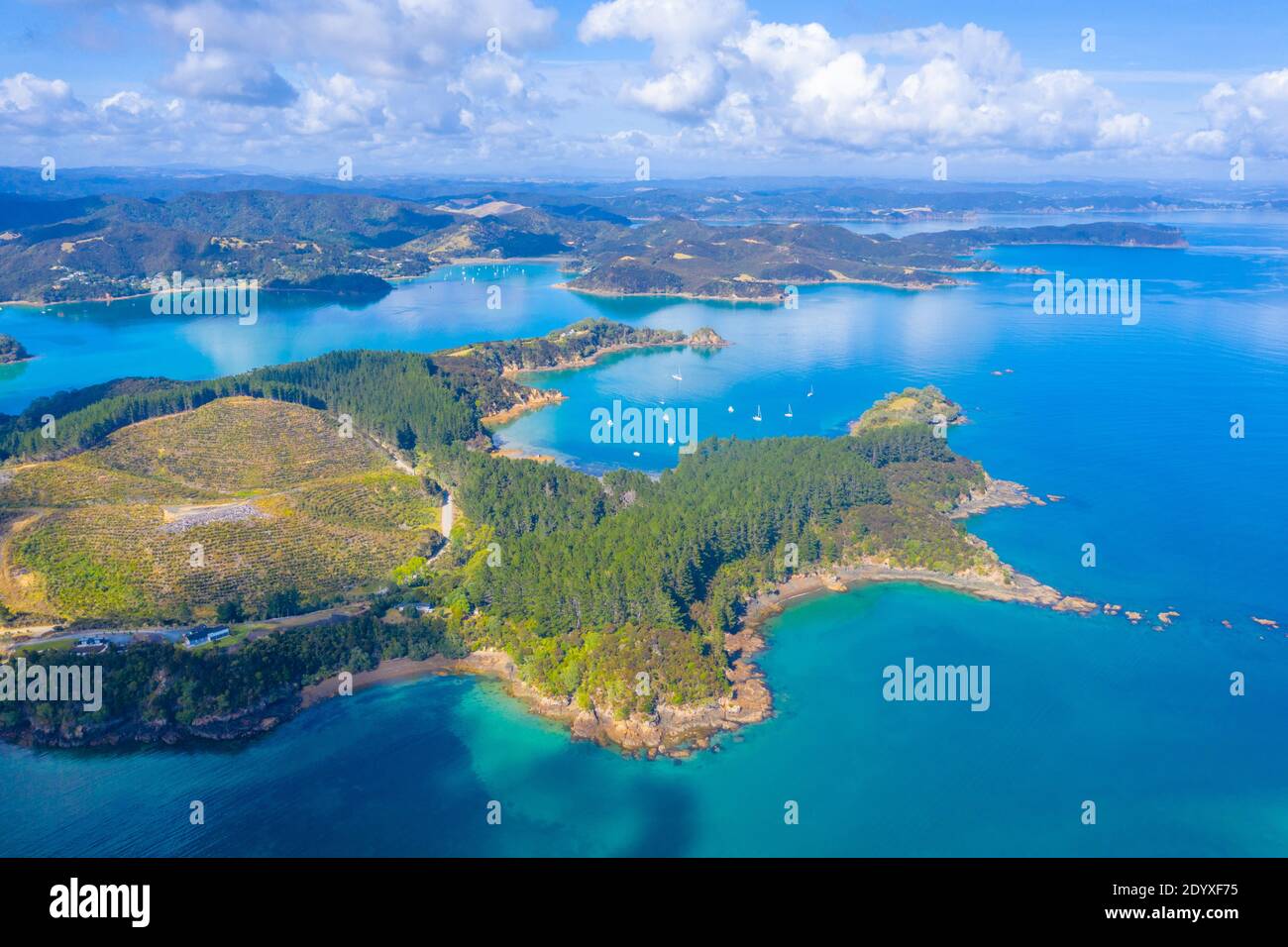 Luftaufnahme der Bucht von Inseln in Neuseeland Stockfoto