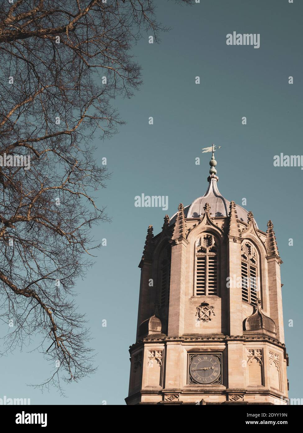 Winterzeit Oxford, Tom Tower, Christ Church, Oxford, Oxfordshire, England, Großbritannien, GB. Stockfoto