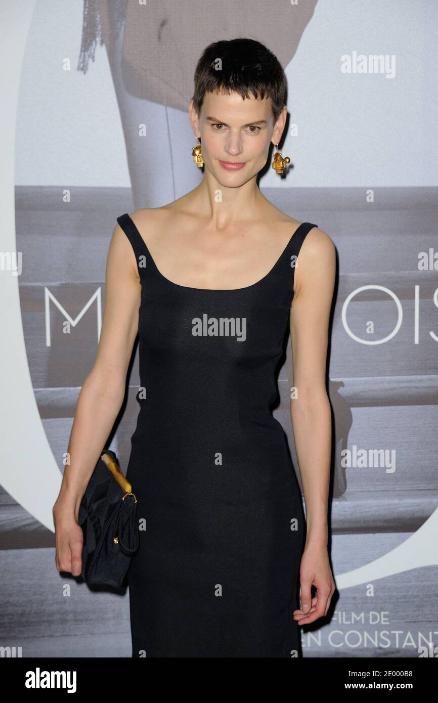 Saskia De Brauw bei der Pariser Premiere der 'Mademoiselle C' auf der Publicis Champs Elysees in Paris, Frankreich am 1. Oktober 2013. Foto von Alban Wyters/ABACAPRESS.COM Stockfoto
