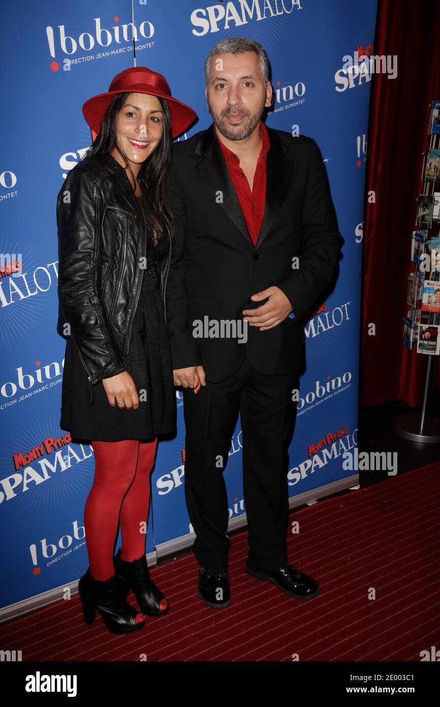 Atmen Kelif und seine Frau bei der Premiere von Spamalot in Bobino in Paris, Frankreich am 03. Oktober 2013 statt. Foto von Jerome Domine/ABACAPRESS.COM Stockfoto Atmen Kelif und seine Frau bei der Premiere von Spamalot in Bobino in Paris, Frankreich am 03. Oktober 2013 statt. Foto von Jerome Domine/ABACAPRESS.COM Stockfoto