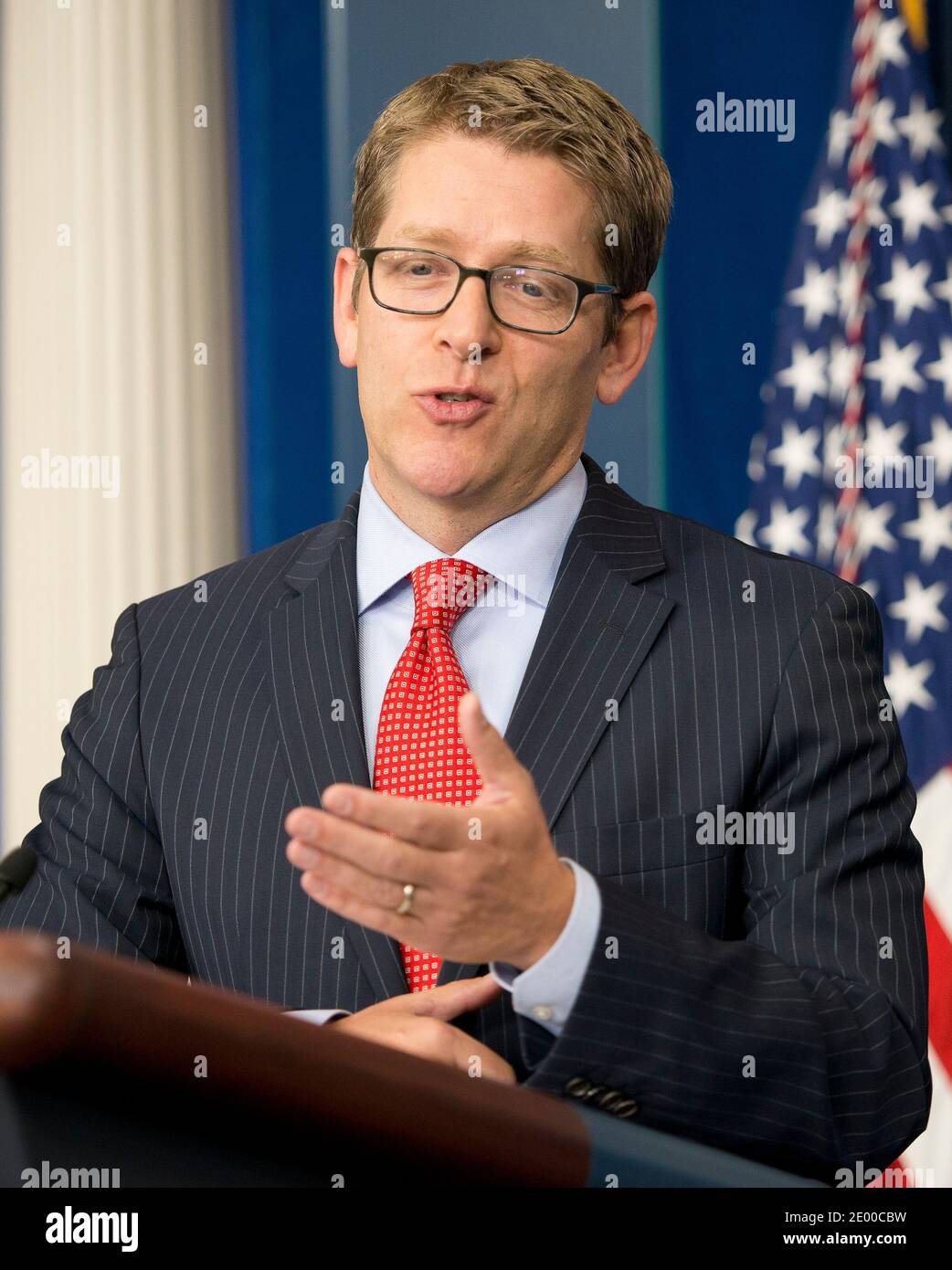 Der Pressesprecher des Weißen Hauses, Jay Carney, führt am Dienstag, den 15. Oktober 2013, im Brady-Pressesaal des Weißen Hauses in Washington, DC, USA, sein Daily Briefing durch. Foto von Ron Sachs/CNP/ABACAPRESS.COM Stockfoto