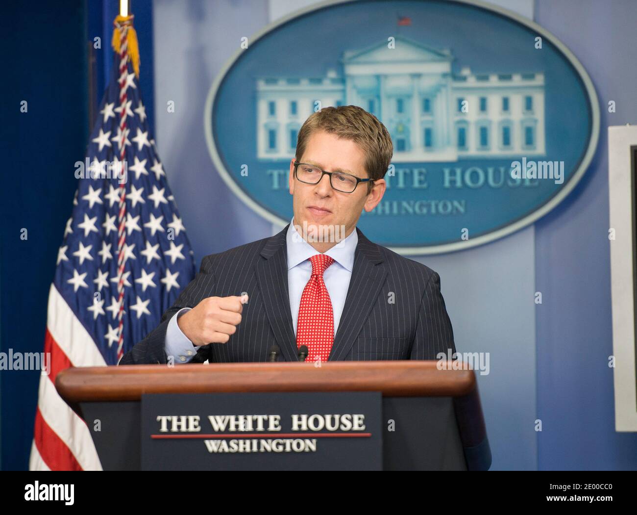 Der Pressesprecher des Weißen Hauses, Jay Carney, führt am Dienstag, den 15. Oktober 2013, im Brady-Pressesaal des Weißen Hauses in Washington, DC, USA, sein Daily Briefing durch. Foto von Ron Sachs/CNP/ABACAPRESS.COM Stockfoto