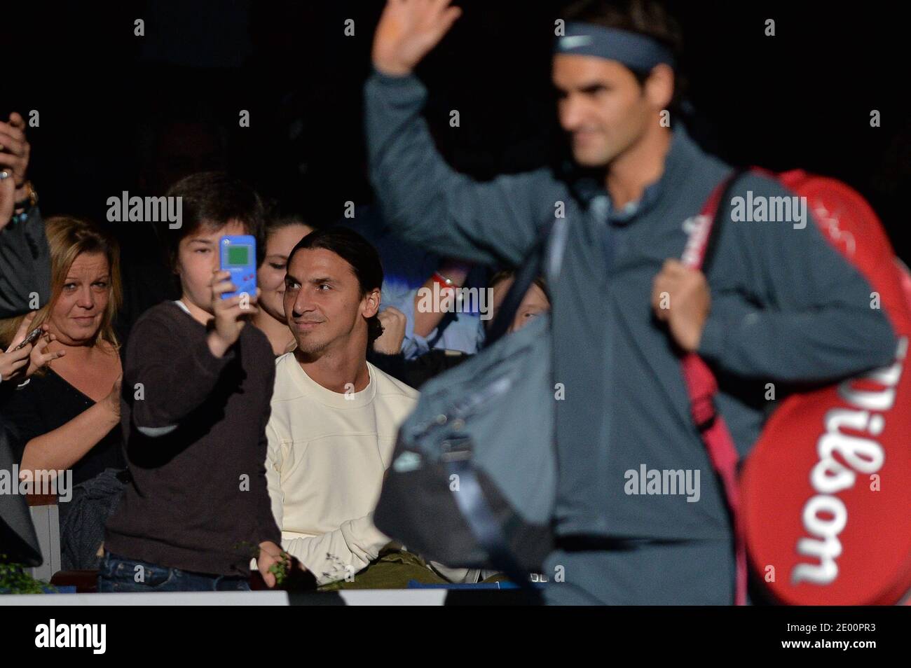 Zlatan Ibrahimovic Seine Frau Helena Und Seine Kinder Vincent Und Maximilian Nehmen Am 2 November 2013 Am Halbfinalspiel Novak Djokovic Gegen Roger Federer Bei Den Bnp Paribas Masters Series Tennis Open 2013