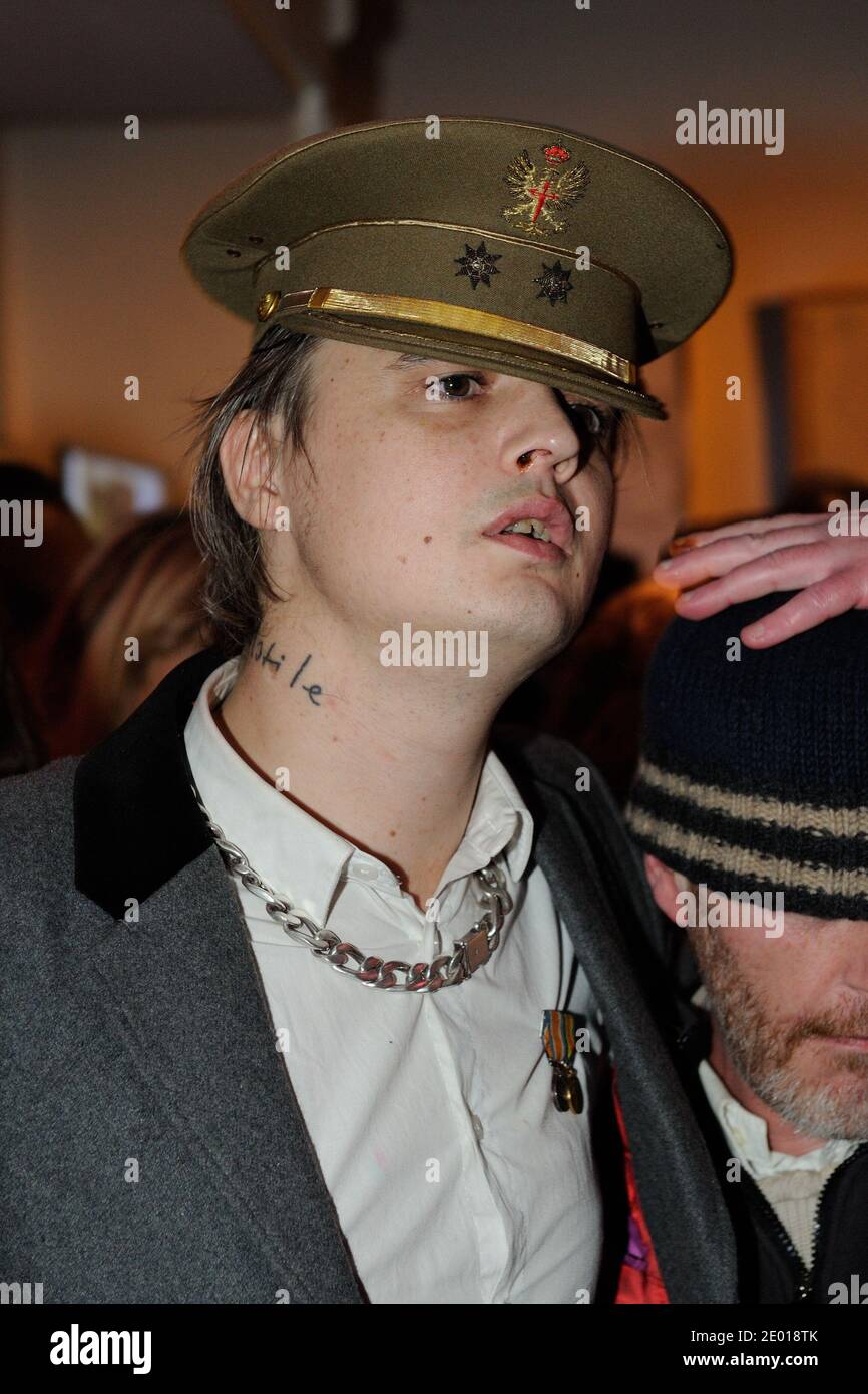 Pete Doherty Teilnahme an der Ausstellung Pete Doherty and Alize Meurice Flags from the Old Regime Eröffnung im Espace Djam in Paris, Frankreich am 21. November 2013. Foto von Alban Wyters/ABACAPRESS.COM Stockfoto