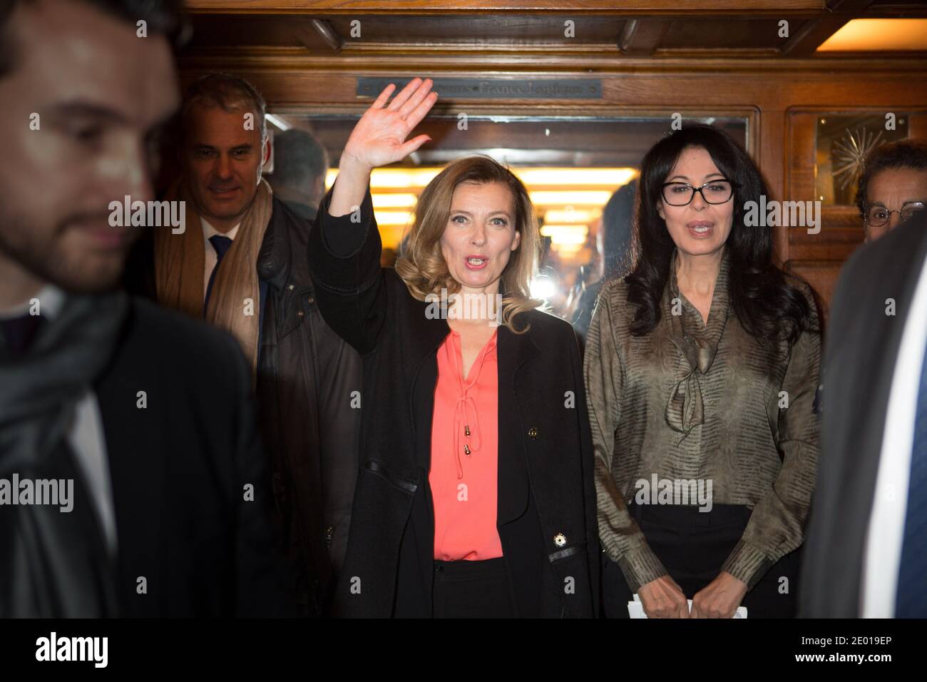 Valerie Trierweiler im Bild beim Verlassen des Prix Danielle Mitterrand 2013 am 22. november 2013 in Paris, Frankreich. Foto von Romain Boe/ABACAPRESS.COM Stockfoto