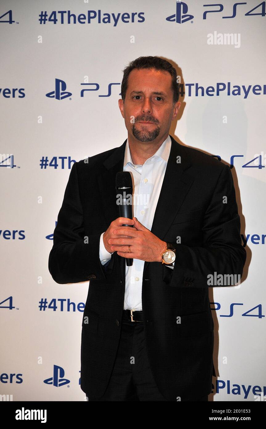 Andrew House, CEO von Sony Computer Entertainment, spricht beim Launch der neuen Sony PlayStation 4 in Frankreich am 30. November 2013 im Sony Flagship Store in Paris. Foto von Thierry Plessis/ABACAPRESS.COM Stockfoto