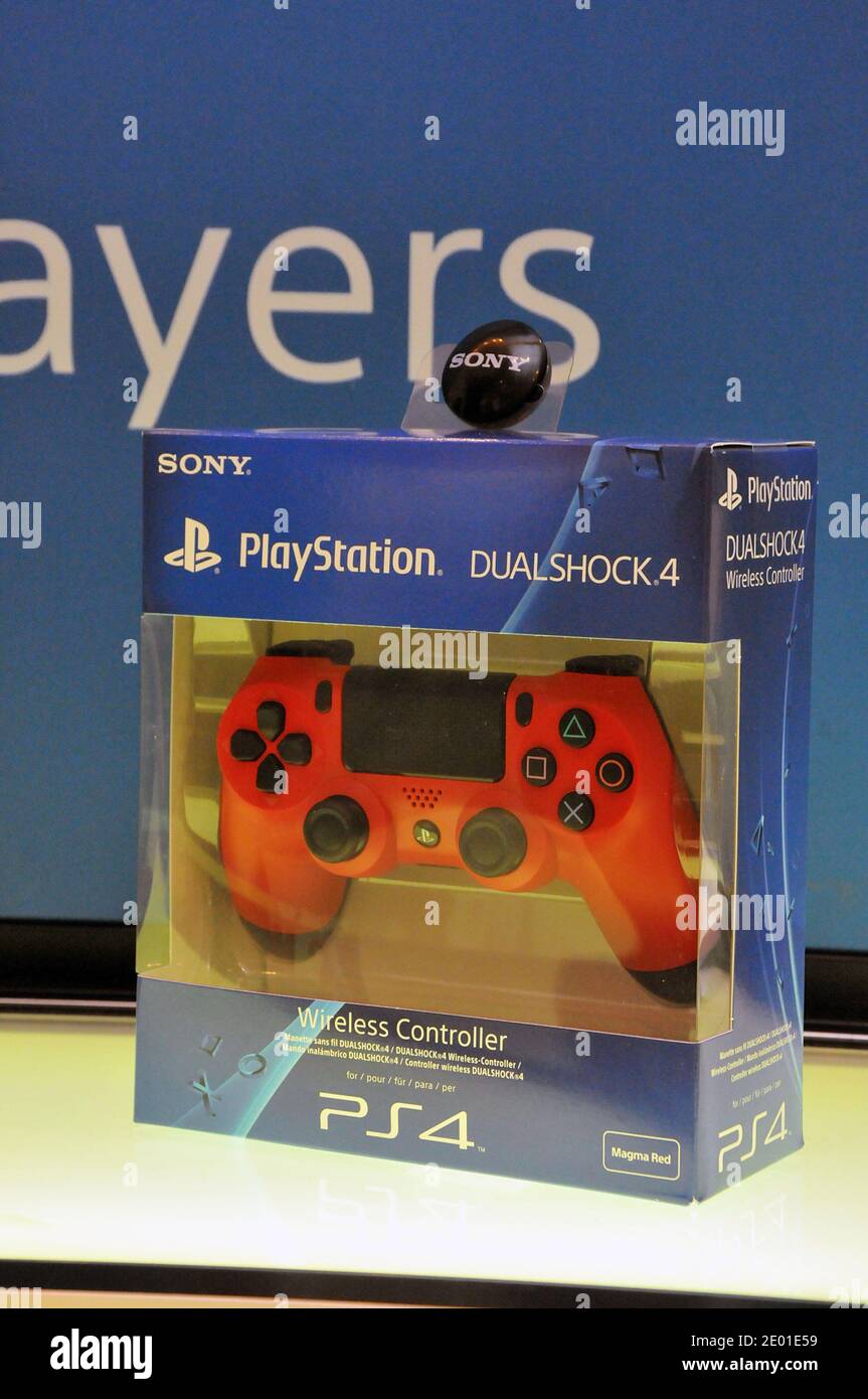 Atmosphäre beim Launch der neuen Sony PlayStation 4 in Frankreich am 30. November 2013 im Sony Flagship Store in Paris. Foto von Thierry Plessis/ABACAPRESS.COM Stockfoto