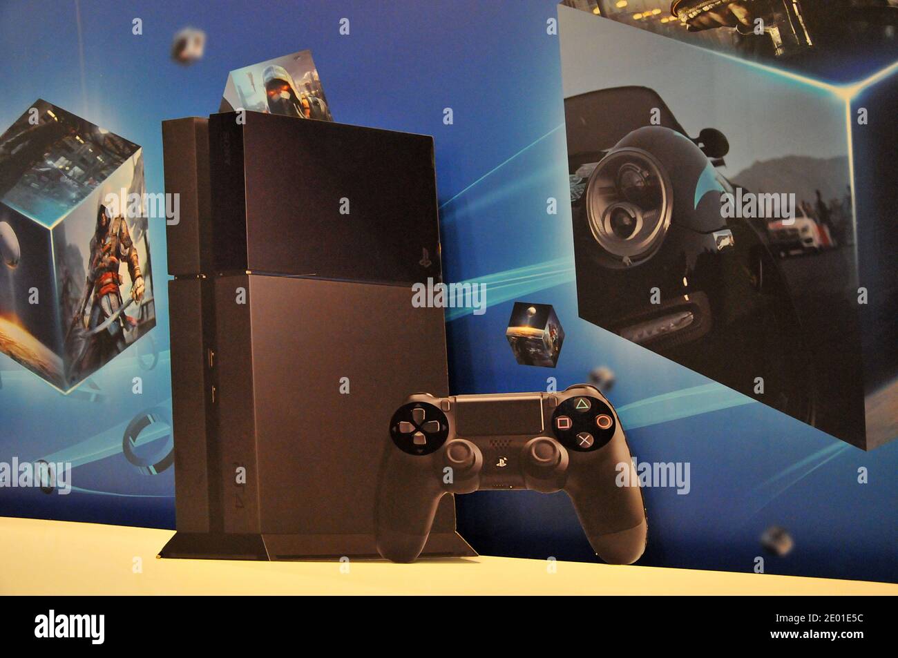 Atmosphäre beim Launch der neuen Sony PlayStation 4 in Frankreich am 30. November 2013 im Sony Flagship Store in Paris. Foto von Thierry Plessis/ABACAPRESS.COM Stockfoto