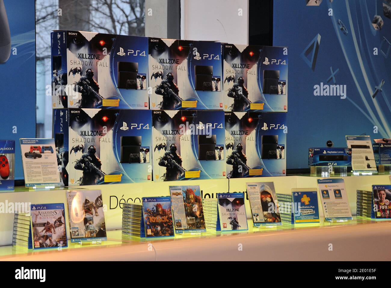 Atmosphäre beim Launch der neuen Sony PlayStation 4 in Frankreich am 30. November 2013 im Sony Flagship Store in Paris. Foto von Thierry Plessis/ABACAPRESS.COM Stockfoto