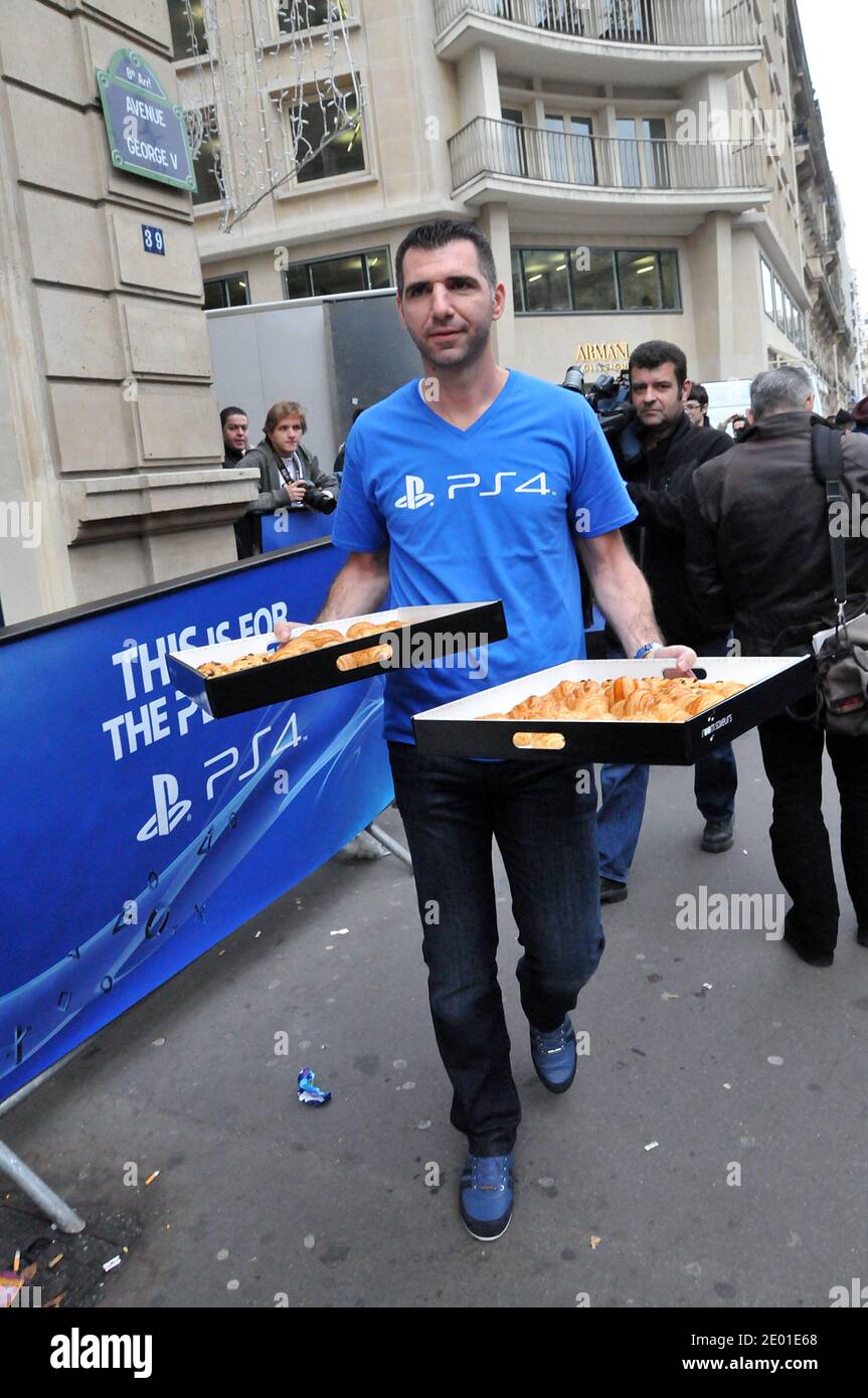 Atmosphäre beim Launch der neuen Sony PlayStation 4 in Frankreich am 30. November 2013 im Sony Flagship Store in Paris. Foto von Thierry Plessis/ABACAPRESS.COM Stockfoto