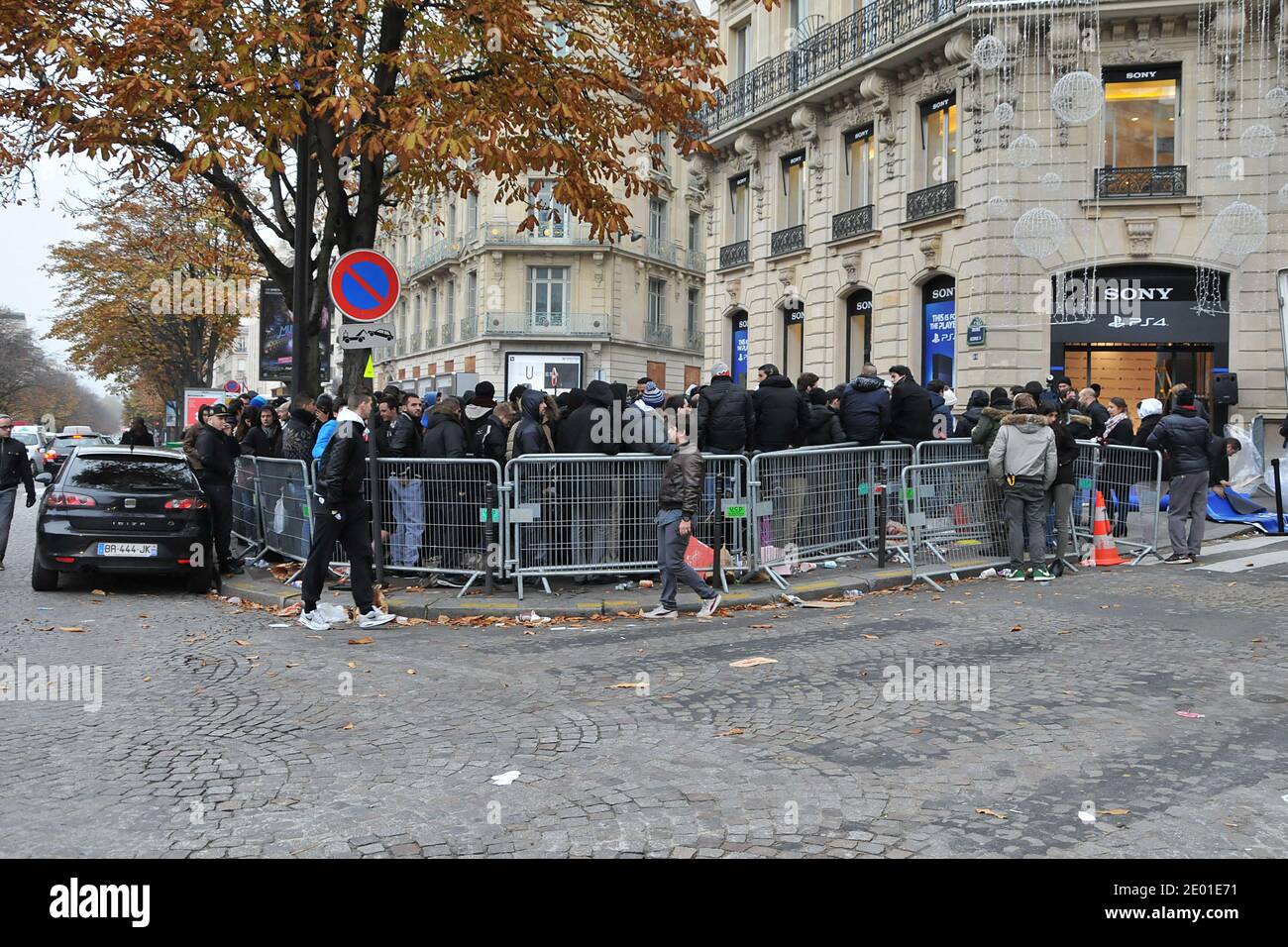 Atmosphäre beim Launch der neuen Sony PlayStation 4 in Frankreich am 30. November 2013 im Sony Flagship Store in Paris. Foto von Thierry Plessis/ABACAPRESS.COM Stockfoto
