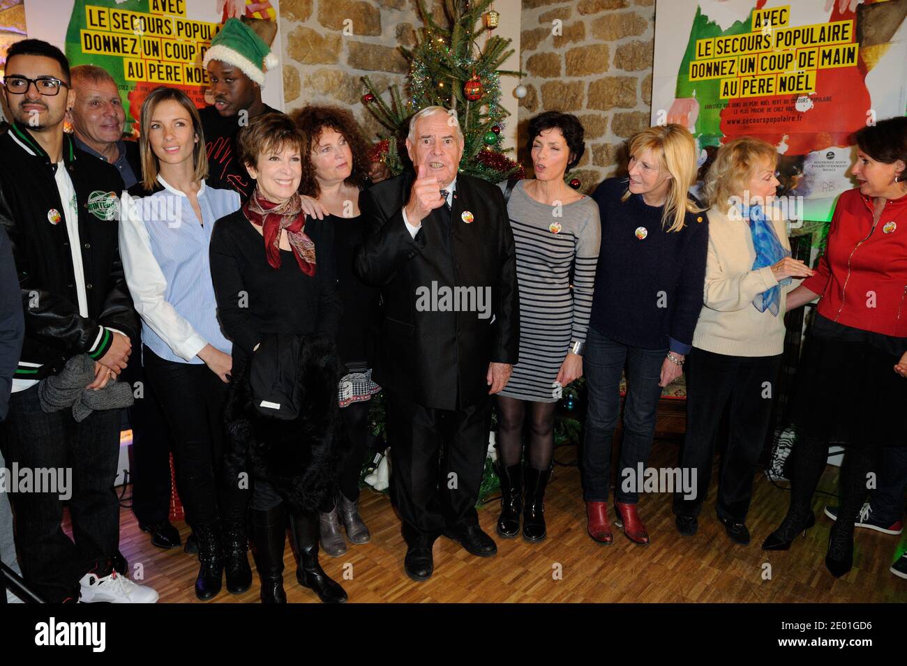 Chantal Ladesou, Isabelle Aubret, Catherine Laborde, Valerie Mairesse, Isabelle Ithurburu, Elizabeth Bourgine, Arielle Boulin-Prat bei der Eröffnung der Kampagne "Les Peres Noel Verts" von Le Secours Populaire am 02. Dezember 2013 am Sitz des Vereins in Paris, Frankreich. Foto von Alban Wyters/ABACAPRESS.COM Stockfoto