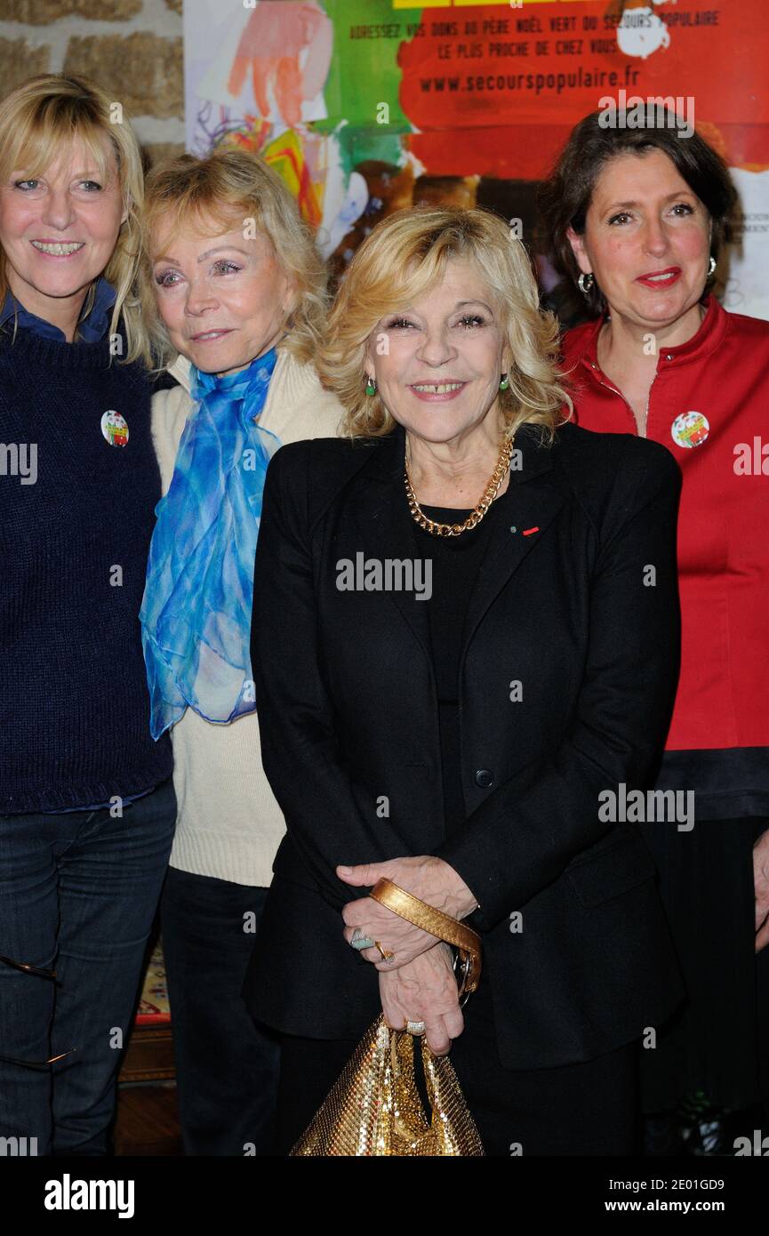 Nicoletta, Chantal Ladesou, Isabelle Aubret und Arielle Boulin-Prat nahmen am 02. Dezember 2013 an der Eröffnung der Kampagne "Les Peres Noel Verts" von Le Secours Populaire am Sitz des Vereins in Paris, Frankreich, Teil. Foto von Alban Wyters/ABACAPRESS.COM Stockfoto