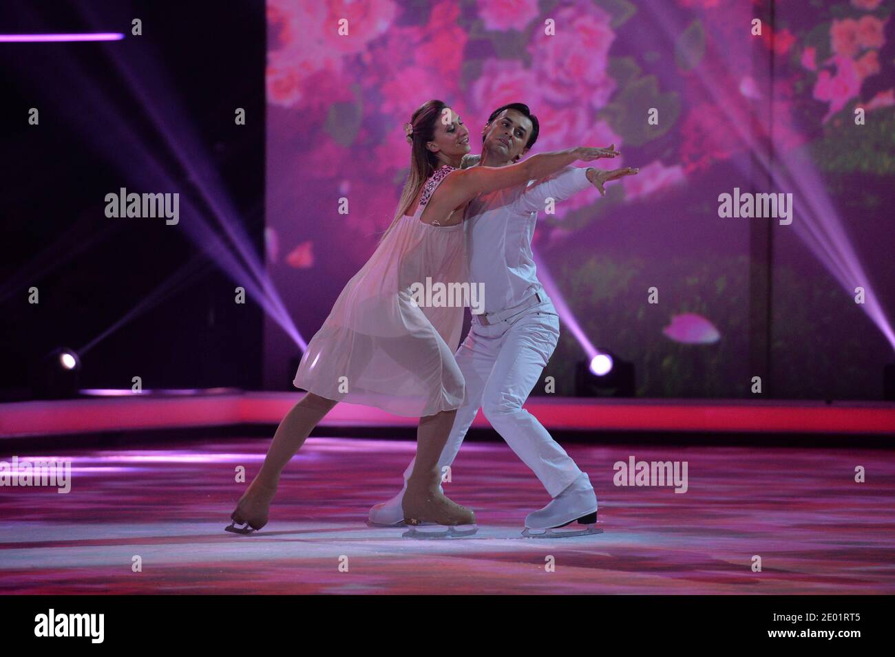 AUSSCHLUSSF. Ice Show 2013 - Troisieme Prime. Tatiana Golovin Pendant le troisième prime diffuse sur M6 a Paris, France, le 11 décembre 2013. Foto von Christophe Guibbaud / M6 / ABACAPRESS.COM Stockfoto