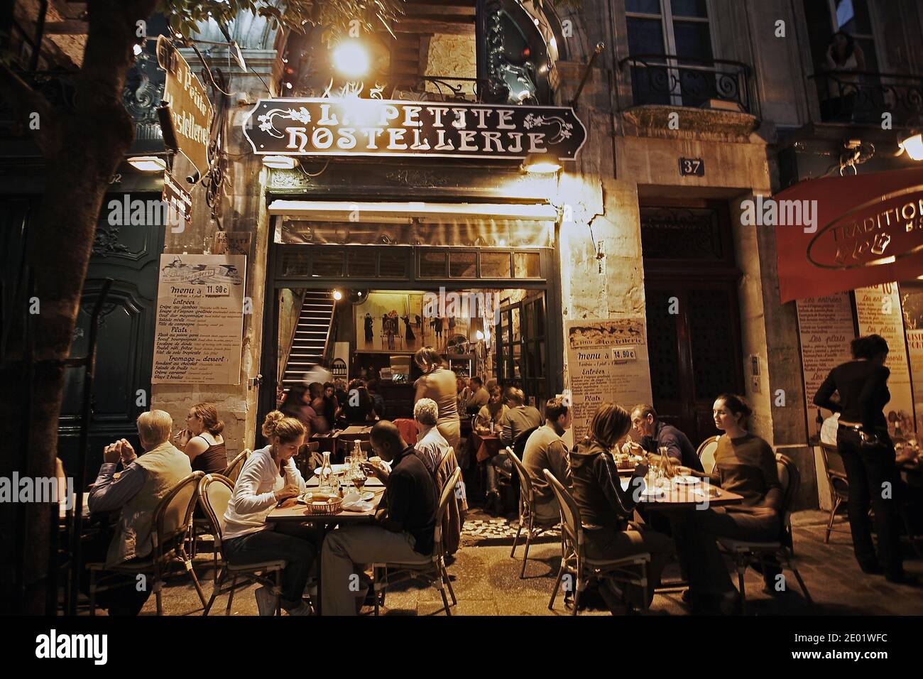 FRANKREICH / Iie-de-France/Paris/ Restaurant La Petite Hostellerie im Quartier Latin bei Nacht . Stockfoto