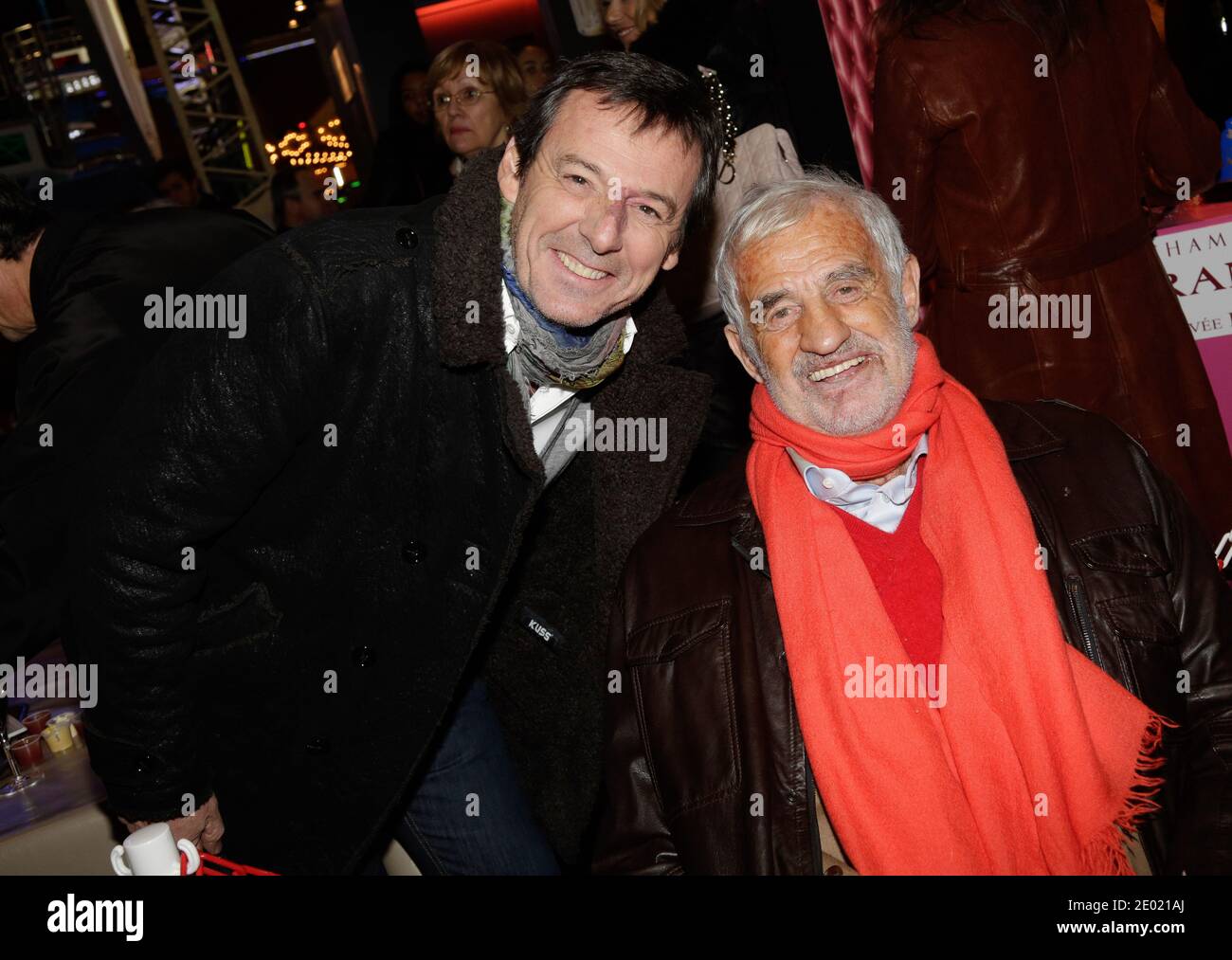 Jean-Luc Reichmann und Jean-Paul Belmondo nehmen an der Grand Palais Funfair Party Teil, die Marcel Campion am 19. Dezember 2013 in Paris veranstaltet hat. Foto von Jerome Domine/ABACAPRESS.COM Stockfoto