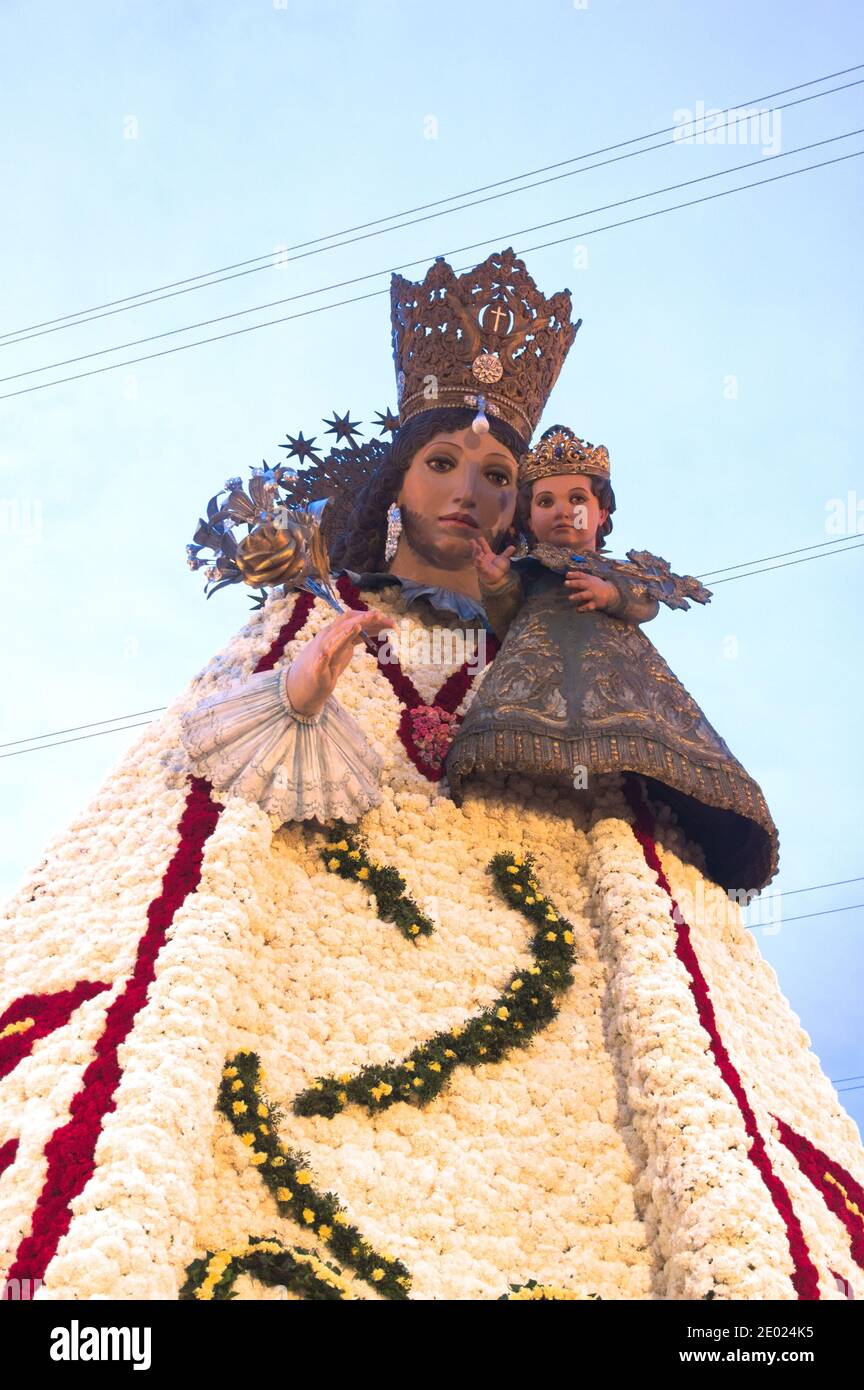 März 2016. Valencia, Spanien. Nahaufnahme der Virgen de los Desamparados in der Opfergabe der Valencianer während der Fallas-Feierlichkeiten im März Stockfoto