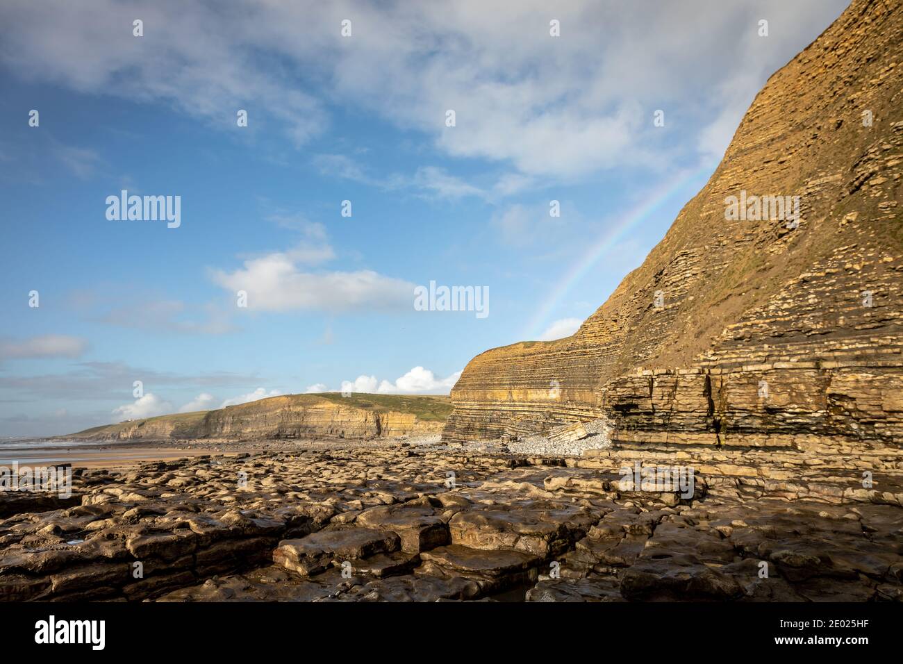 Klippen in Dunraven Bay, South Glamorgan, Wales, Großbritannien Stockfoto Klippen in Dunraven Bay, South Glamorgan, Wales, Großbritannien Stockfoto