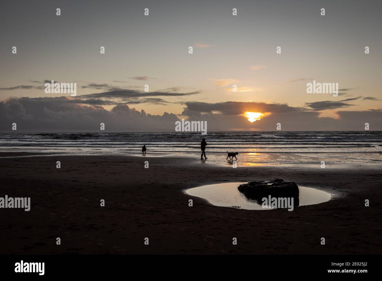 Sonnenuntergang in Dunraven Bay, South Glamorgan, Wales, Großbritannien Stockfoto