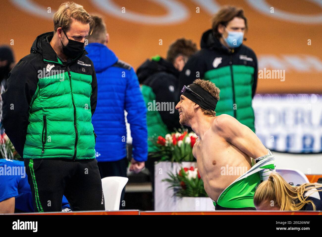HEERENVEEN, NIEDERLANDE - DEZEMBER 28: Michel Mulder, Wesly Dijs während der niederländischen Speedskating-WM-Qualifikation am 28. Dezember 2 Stockfoto