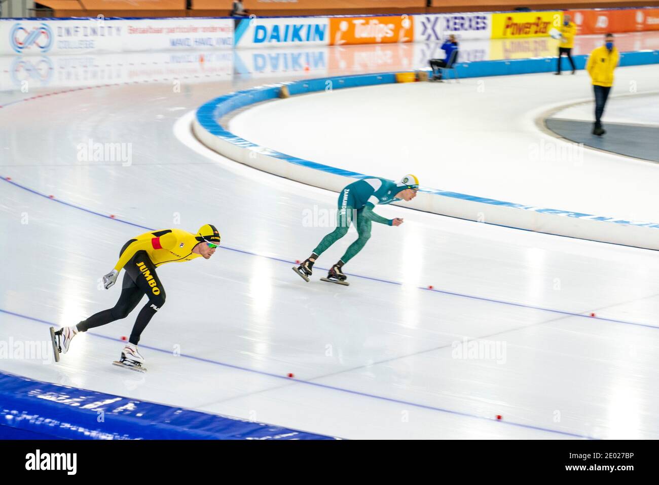 HEERENVEEN, NIEDERLANDE - DEZEMBER 28: Patrick Roest, Jorrit Bergsma während der niederländischen Speedskating WM Qualifikation am 2. Dezember Stockfoto