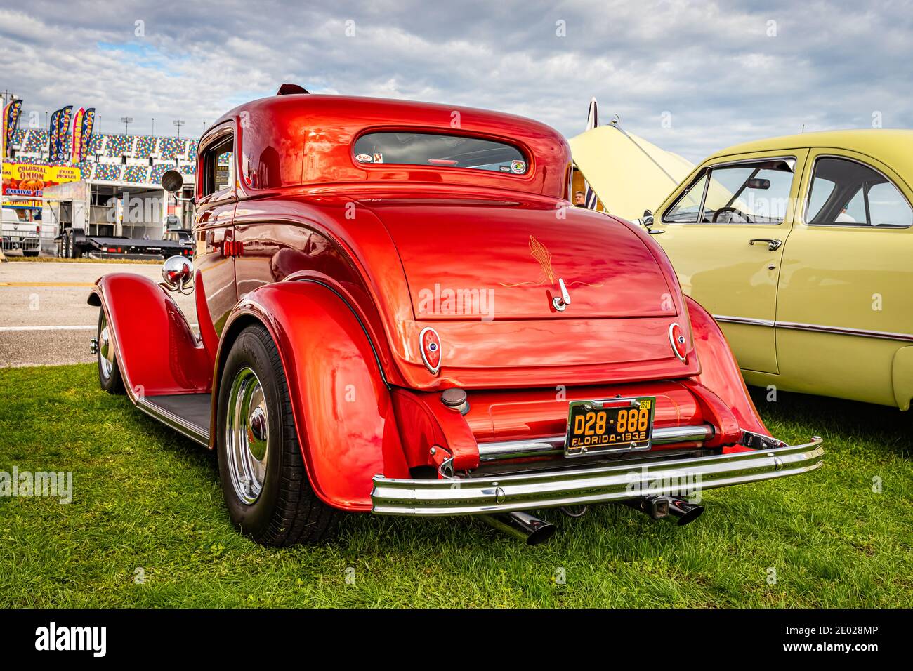 Daytona Beach, FL - 28. November 2020: 1932 Ford 'Deuce' Coupe auf einer lokalen Auto-Show. Stockfoto