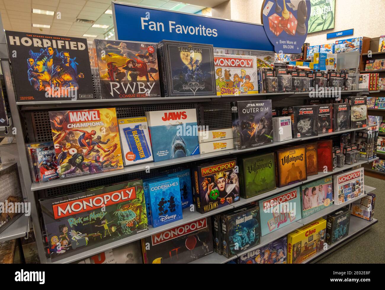 Fan-Favoriten Spiele in Regalen, Barnes und Noble, USA Stockfoto