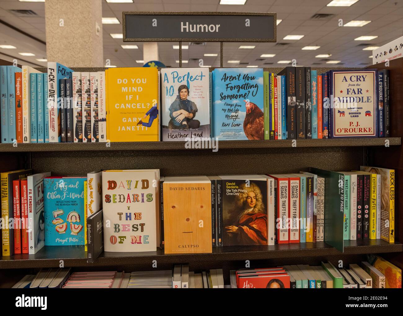 Humor, Humor, Bücher im Regal, Barnes and Noble, USA Stockfoto