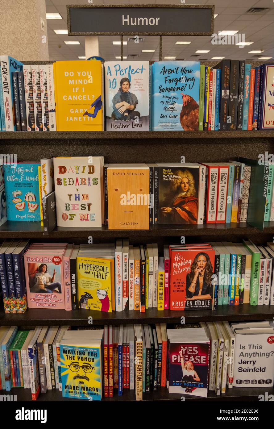 Humor, Humor, Bücher im Regal, Barnes and Noble, USA Stockfoto
