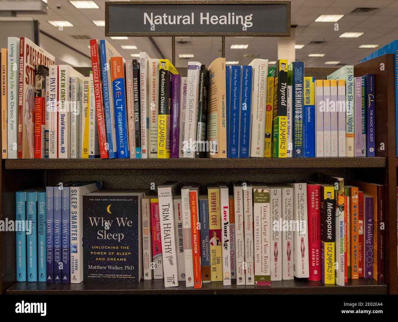 Naturheilbücher in Regalen, Barnes and Noble, USA Stockfoto