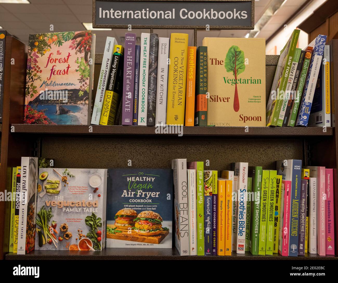 Internationale Kochbücher im Regal, Barnes and Noble, USA Stockfoto