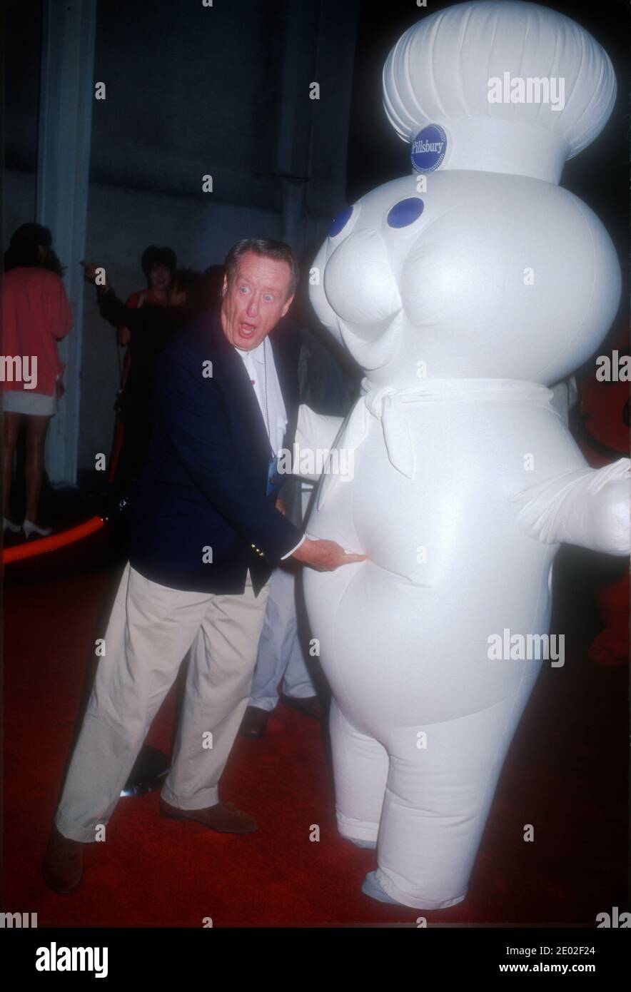 Los Angeles, Kalifornien, USA 29. April 1996 Schauspieler Tom Poston und Pillsbury Dough Boy besuchen MTV's TV Land Launch Party am 29. April 2020 in den Paramount Studios in Los Angeles, Kalifornien, USA. Foto von Barry King/Alamy Stockfoto Stockfoto