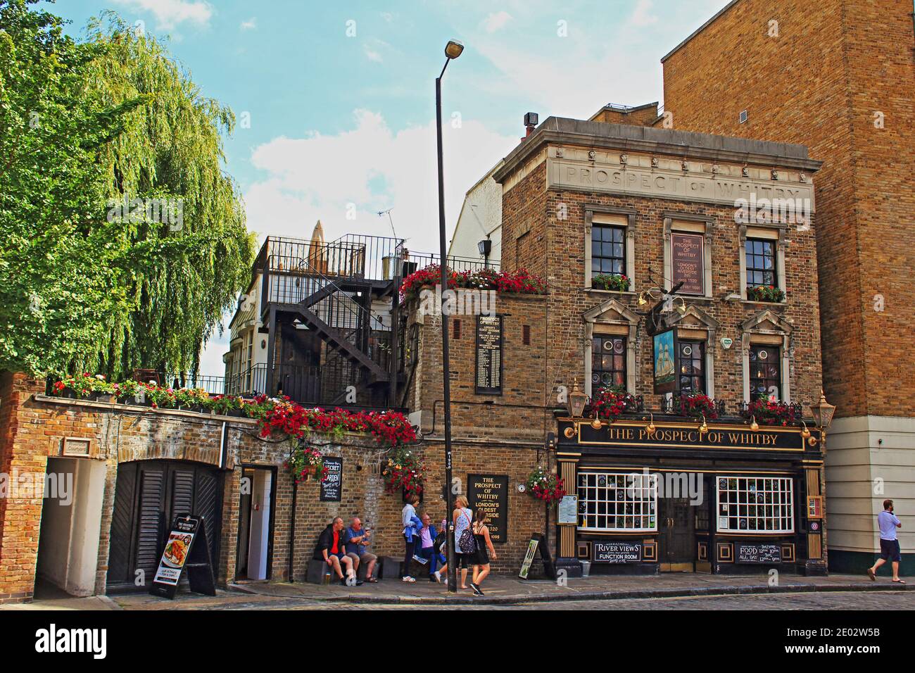 The Prospect of Whitby - historisches öffentliches Haus am Ufer der Themse bei Wapping im Londoner Stadtteil Tower Hamlets. Die älteste Taverne am Fluss Stockfoto