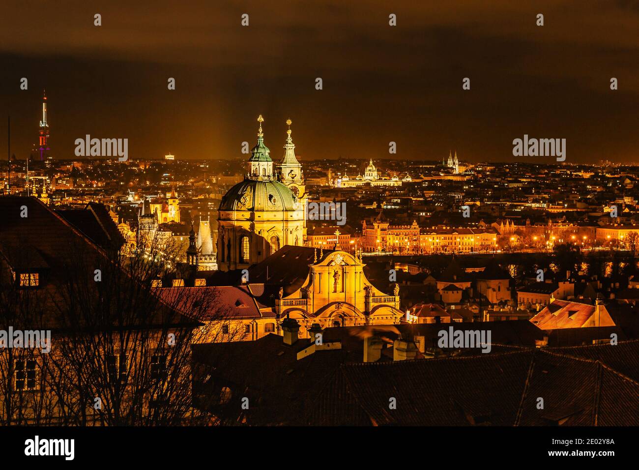 Nachtansicht der Altstadt mit historischen Gebäuden, Kirchen, Türmen in Prag, Tschechien republik.Prag Abendpanorama.erstaunliche europäische Stadtlandschaft.Nacht Cit Stockfoto