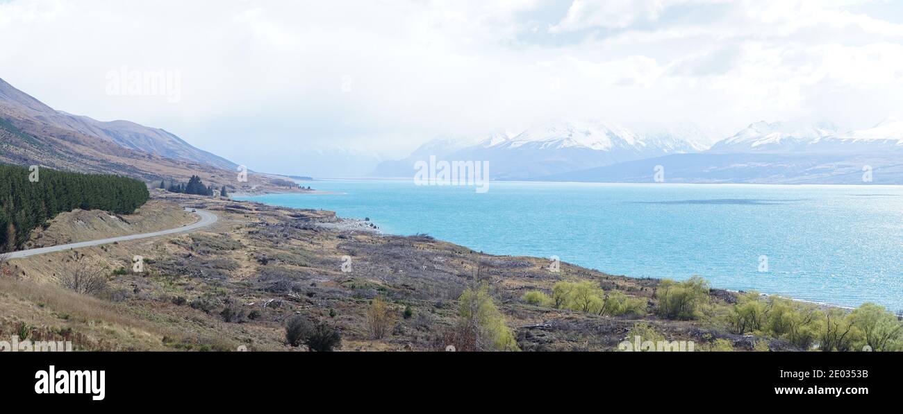 Berg- und Seenlandschaft Winterlandschaft bei Aoraki - Mount Cook Nationalpark am Tasman See auf der Südinsel Neuseelands. Stockfoto