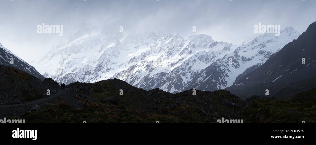 Berg- und Seenlandschaft Winterlandschaft bei Aoraki - Mount Cook Nationalpark am Tasman See auf der Südinsel Neuseelands. Stockfoto