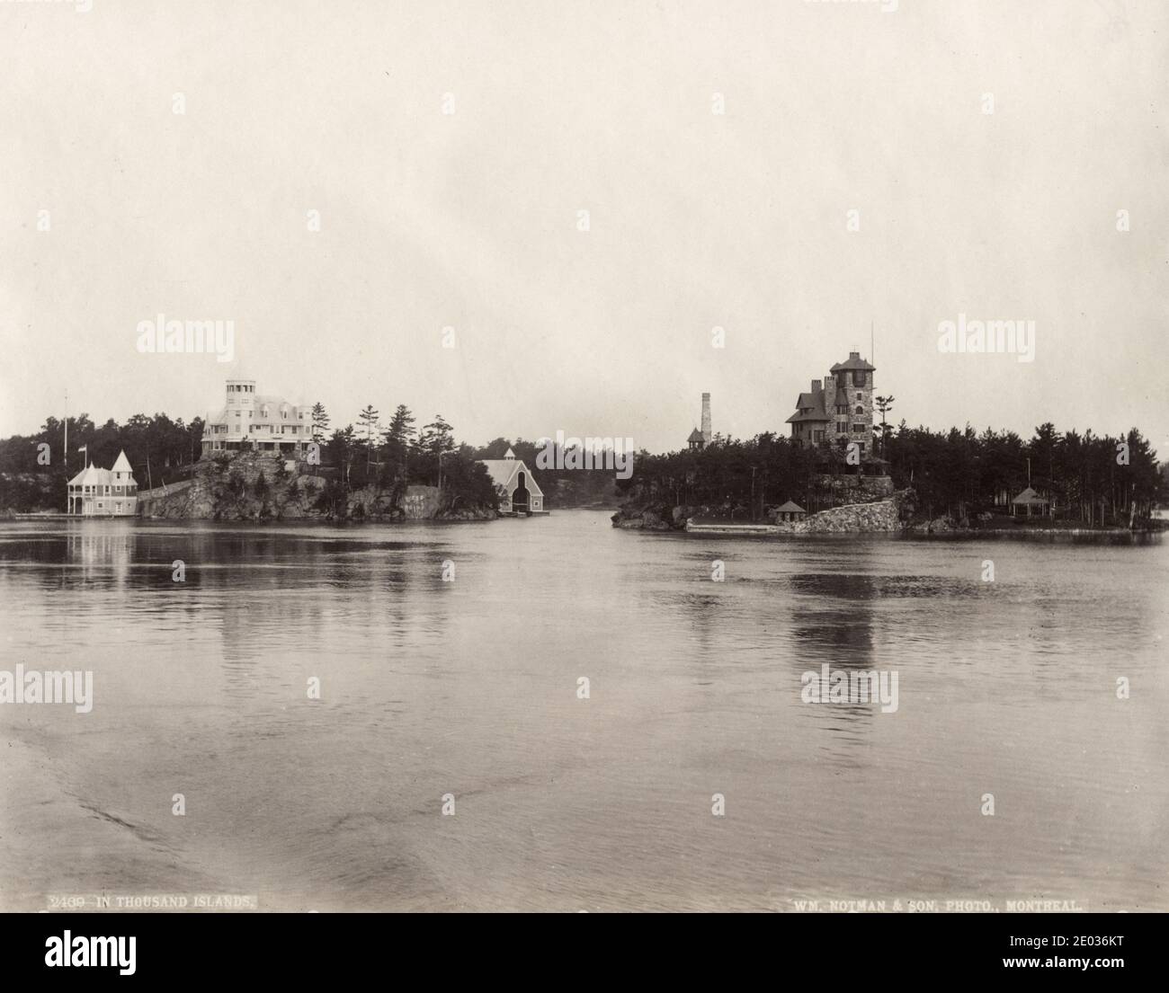 19. Jahrhundert Vintage-Foto - die tausend Inseln, St. Lawrence River, Kanada. Die Thousand Islands sind eine Gruppe von mehr als 1,800 Inseln im St. Lawrence River, die die Grenze zwischen den USA und Kanada überspannt. Ein modischer Rückzugsort für die Elite im späten 19. Jahrhundert, heute ist die Gegend ein Zentrum für Outdoor-Aktivitäten. Fotografie William Notman, c.1880. Stockfoto