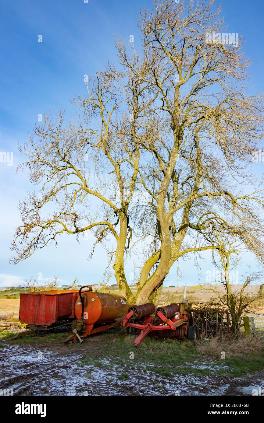 Landwirtschaftliche Ausrüstung auf einer northumberland Farm Stockfoto