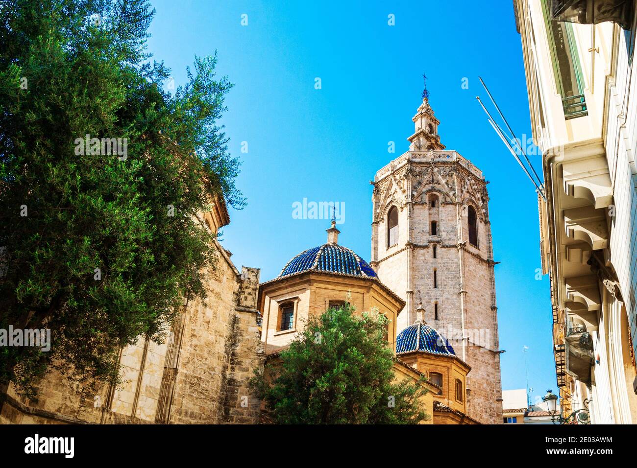 Valencia, Spanien - 07.21.2019: El Miguelete, Miguelete Glockenturm ist der valencianische gotische Glockenturm der Kathedrale von Valencia. Stockfoto