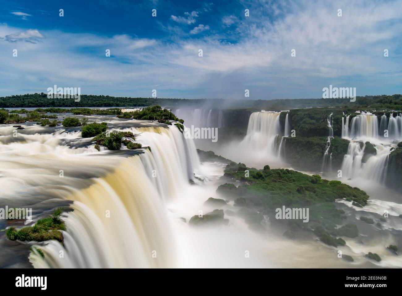 Iguazu Falls, eines der sieben neuen Wunder der Natur, in Brasilien und Argentinien, High Angle View Stockfoto