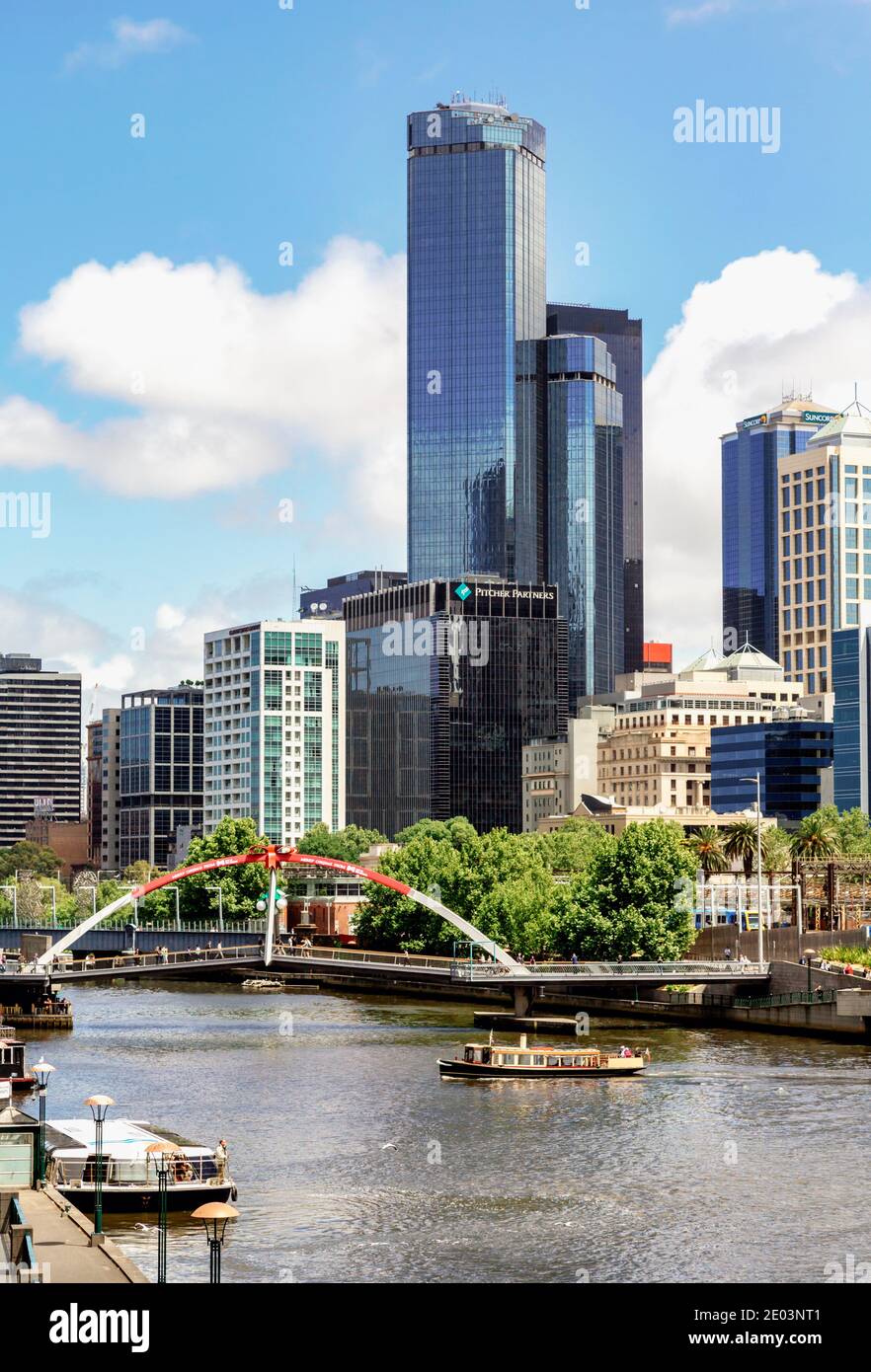 Die modernen Gebäude am Ufer des Yarra River, Melbourne, Victoria, Australien. Stockfoto