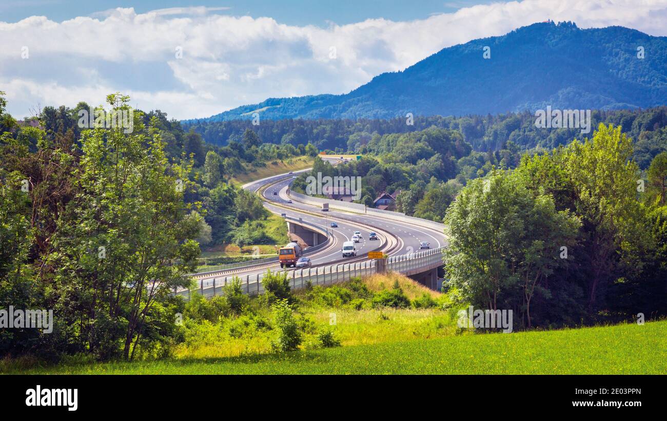 In der Nähe von Kranj, Oberkrain, Slowenien. Autobahn E61. Stockfoto