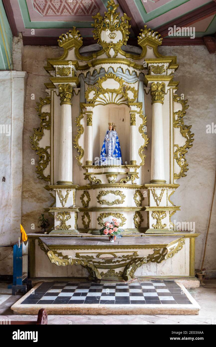 Ein Altar in der Dalaguete Kirche in Cebu, Philippinen Stockfoto