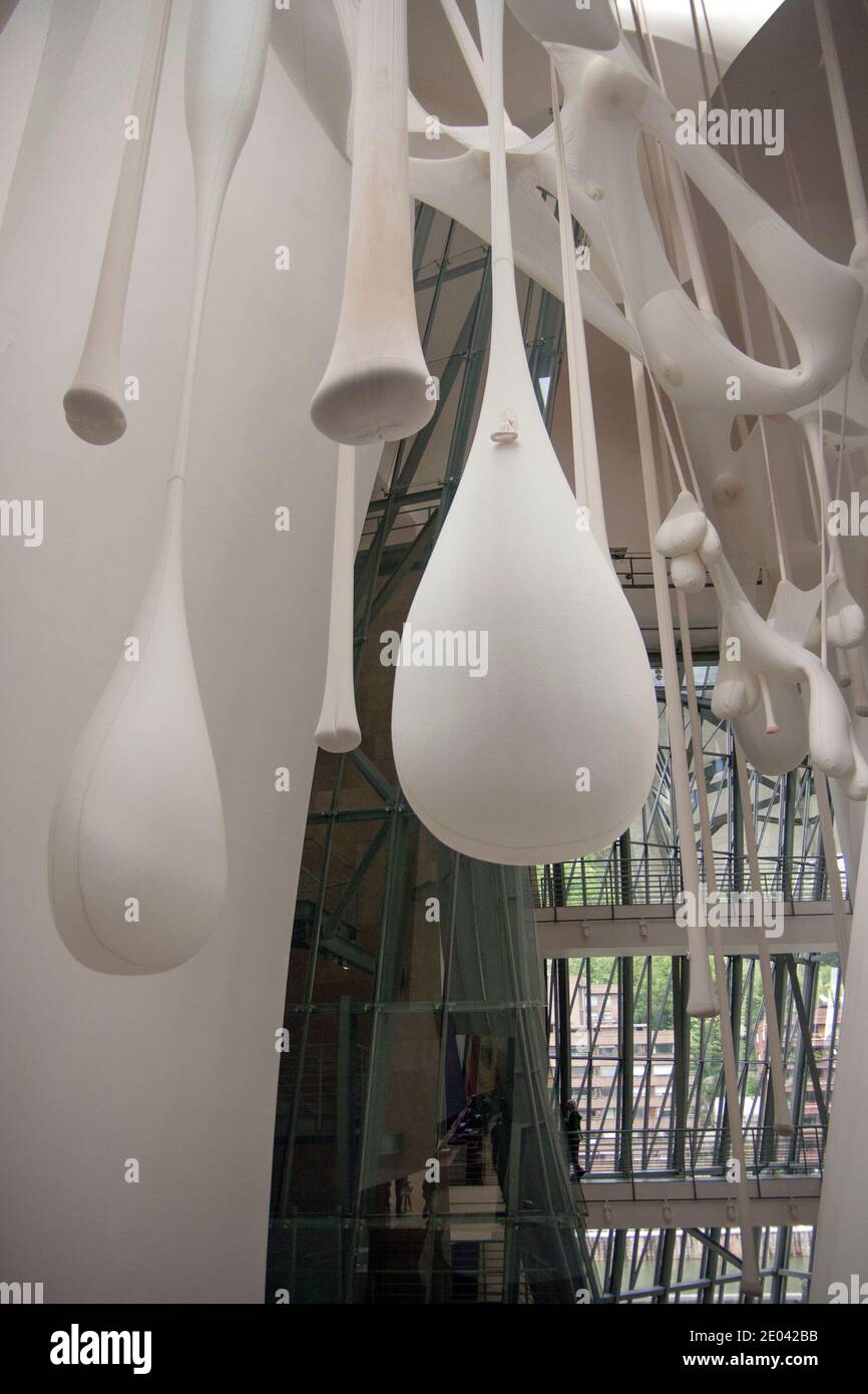 Ernesto Neto: Der Körper, der mich trägt. Installation im Museum Guggenheim die Ausstellung ist als eine Reise in den Körper konzipiert. Stockfoto