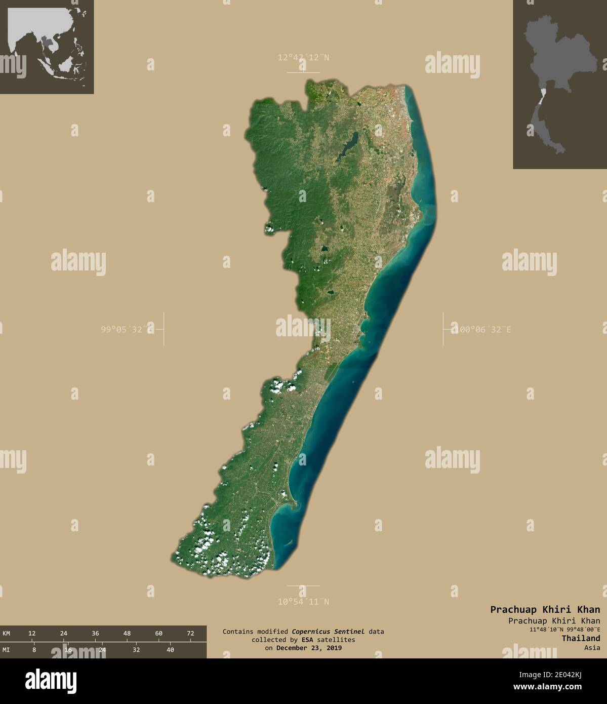 Prachuap Khiri Khan, Provinz Thailand. Sentinel-2 Satellitenbilder. Form isoliert auf durchgehenden Hintergrund mit informativen Überlagerungen. Enthält Modifi Stockfoto