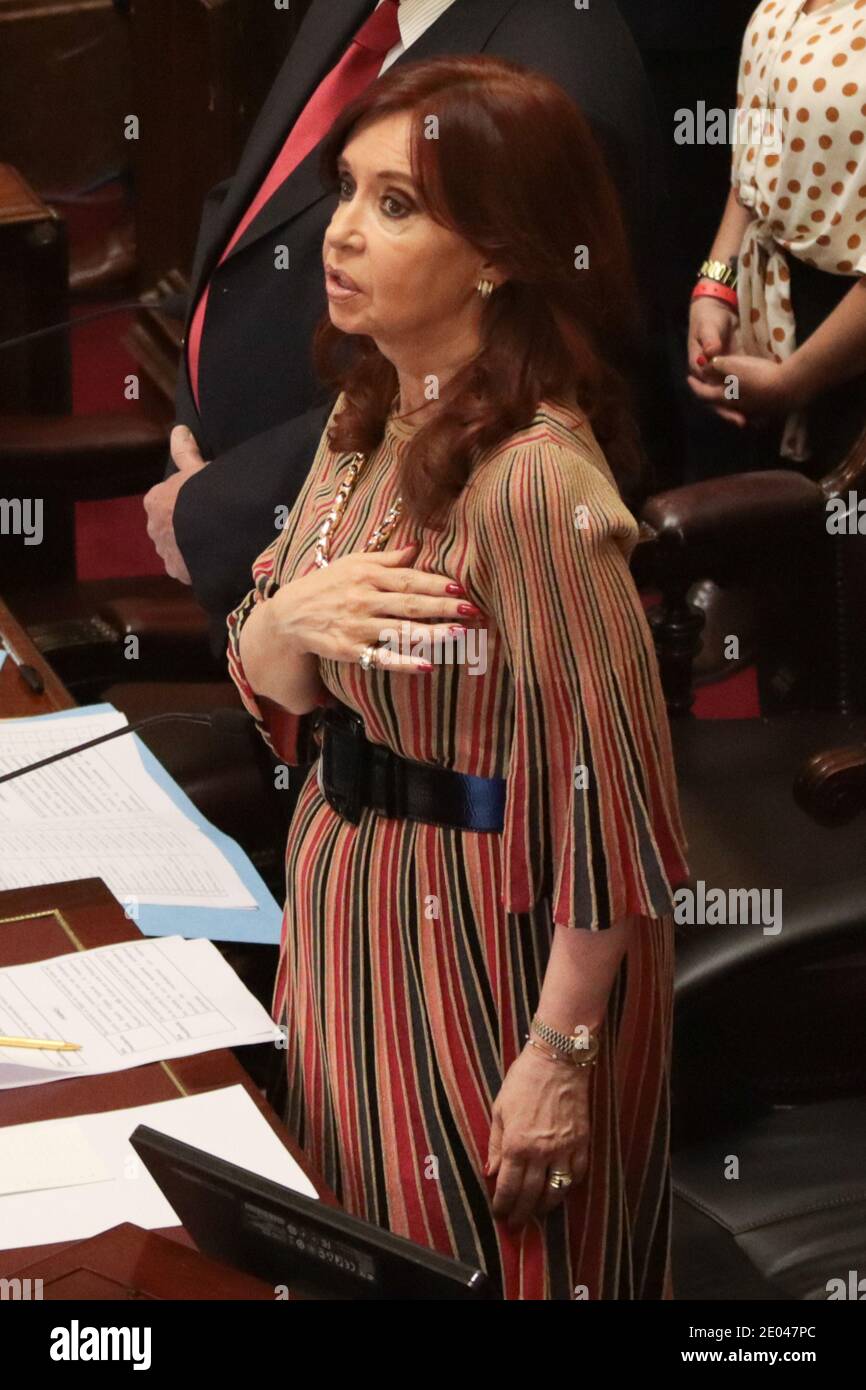 BUENOS AIRES 29.12.2020: Cristina Kirchner als Präsidentin des Senats der Republik beginnt die Behandlung des Gesetzes der freiwilligen Inturruption der Schwangerschaft B Stockfoto