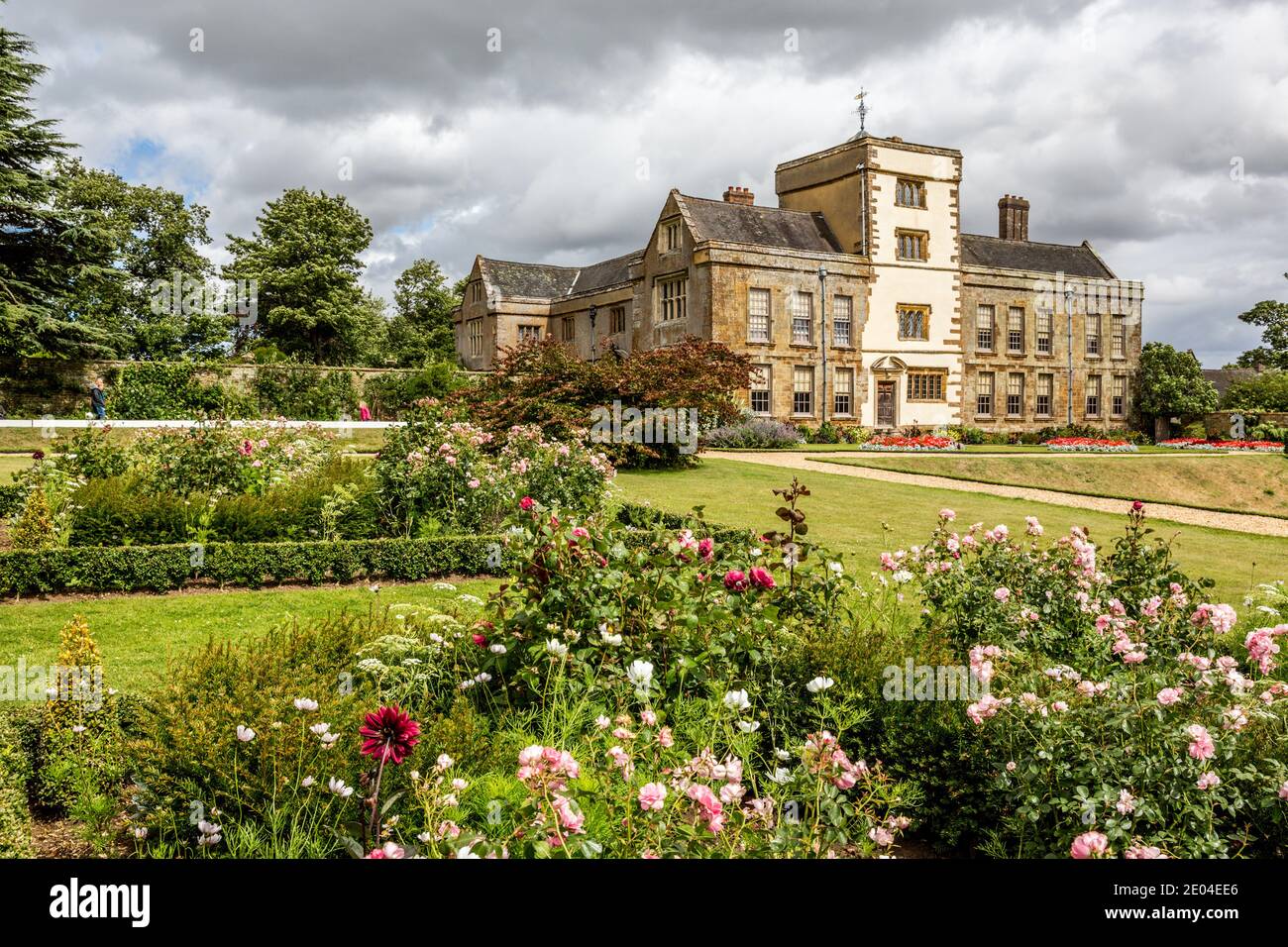 Das Haus und die Gärten von Canons Ashby, einem elisabethanischen Herrenhaus in Canons Ashby, Northamptonshire, England. Stockfoto