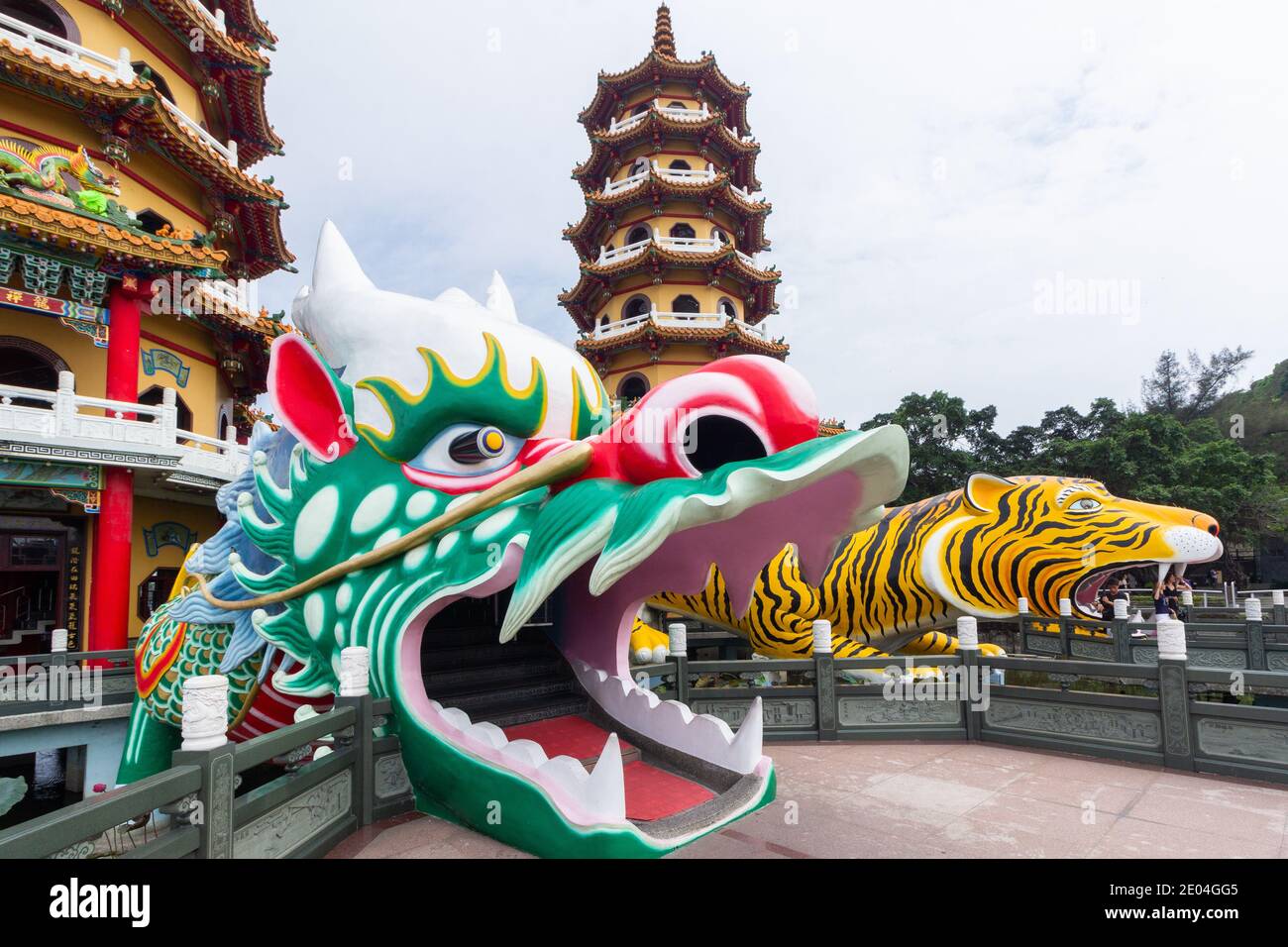 Der Drache und Tiger Pagoden in Kaohsiung, Taiwan Stockfoto