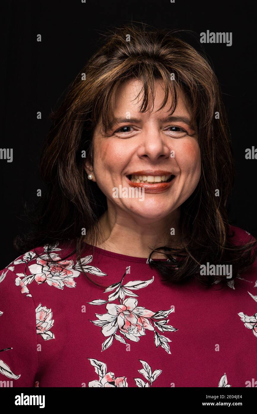 Brunette mittleren Alters kaukasischen weiblichen Kopfschuss. Stockfoto